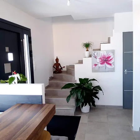 Romytt Апартаменты Сен-Кентен-ла-Потри